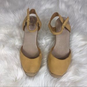Me Too Wedge Sandals Size 7.5